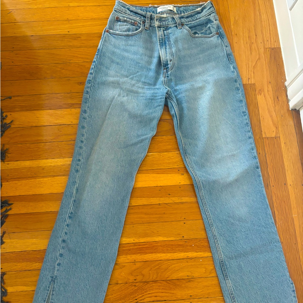 Abercrombie 90s Straight High Rise Jean